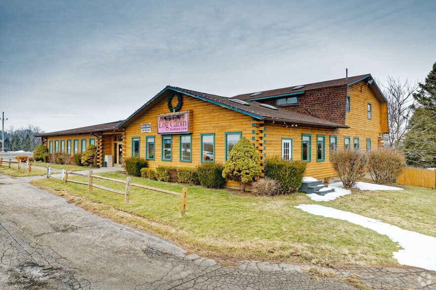 2445 W Walworth Rd, Macedon, NY à louer - Photo du bâtiment - Image 2 de 5