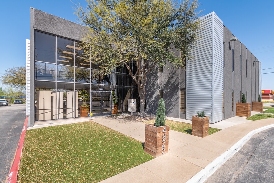 4925 Davis Blvd, Fort Worth, TX for lease - Primary Photo - Image 1 of 17