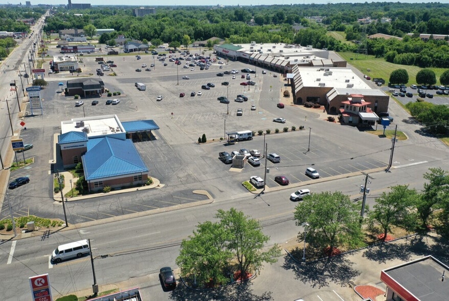 3710-3748 N 1st Ave, Evansville, IN for lease - Building Photo - Image 2 of 4