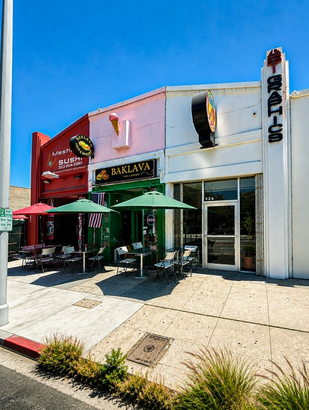 524 N La Brea Ave, Los Angeles, CA à louer - Photo du bâtiment - Image 1 de 7