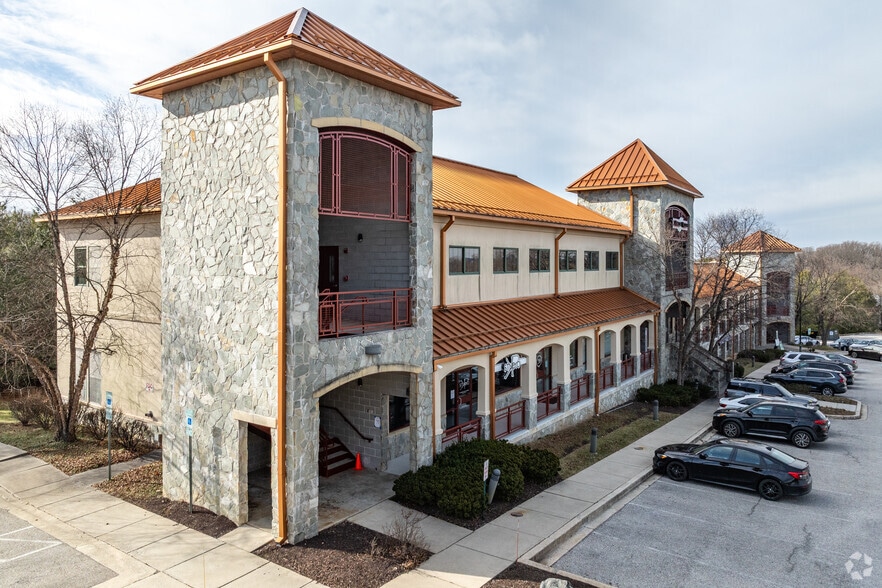 8001 Hillsborough Rd, Ellicott City, MD for lease - Primary Photo - Image 1 of 4