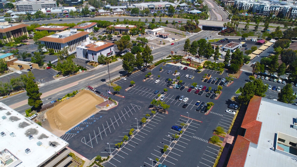 5373 Mission Center Rd Rd, San Diego, CA à vendre - Photo du bâtiment - Image 3 de 4