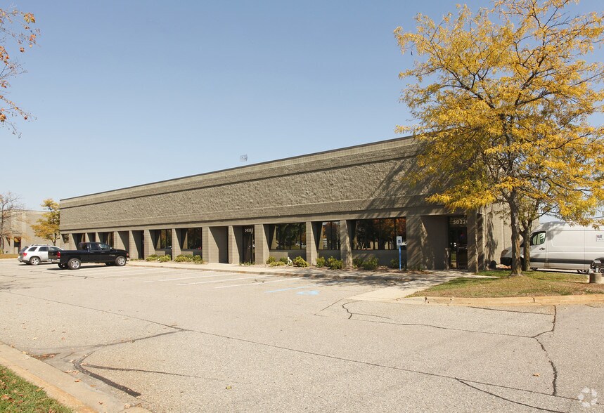 50220-50230 Dennis Industrial Ct, Wixom, MI à louer - Photo du bâtiment - Image 1 de 10