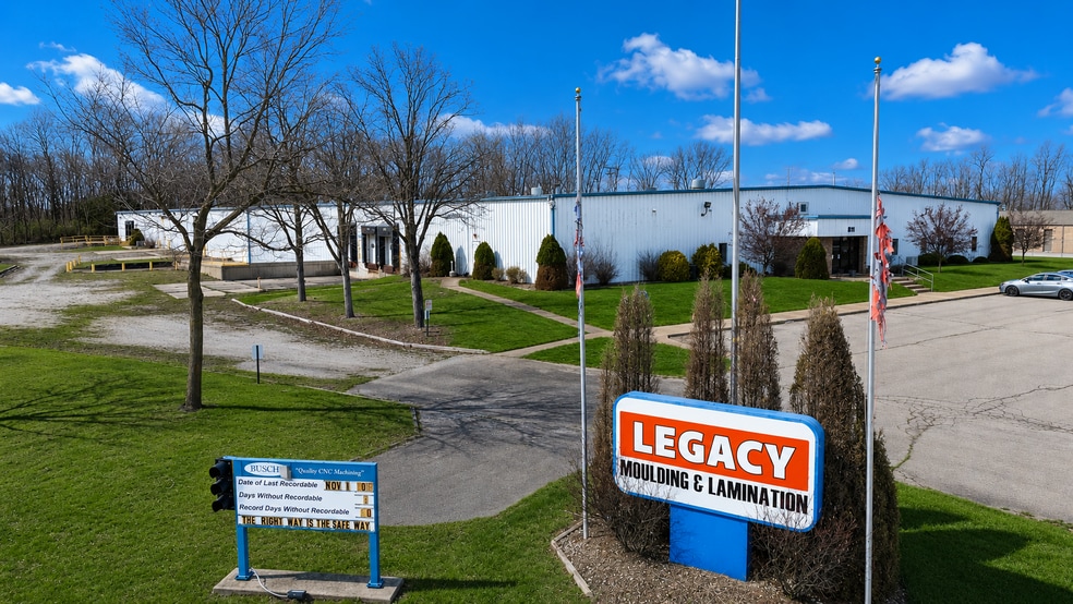 811 Commerce Dr, Kendallville, IN for sale - Building Photo - Image 2 of 10