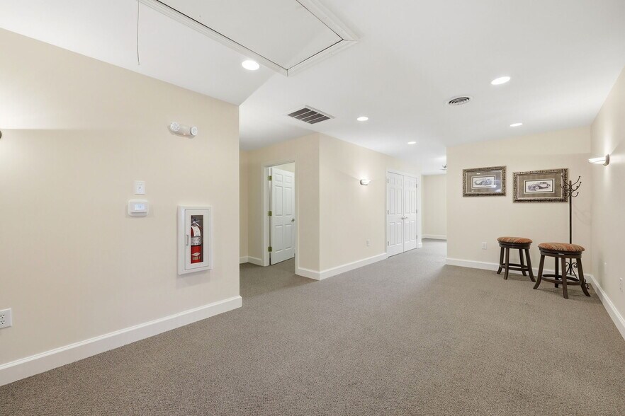 845 Johns Hopkins Dr, Greenville, NC à louer - Photo du bâtiment - Image 3 de 12