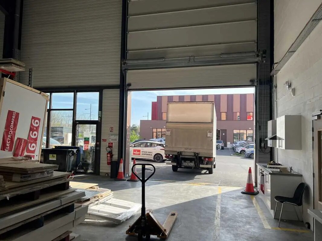 Flex in Tremblay-en-France for lease Interior Photo- Image 1 of 17