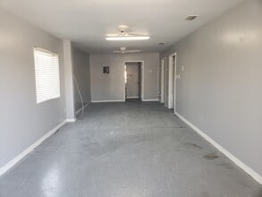 880 SW Sisters Welcome Rd, Lake City, FL for lease Interior Photo- Image 2 of 8