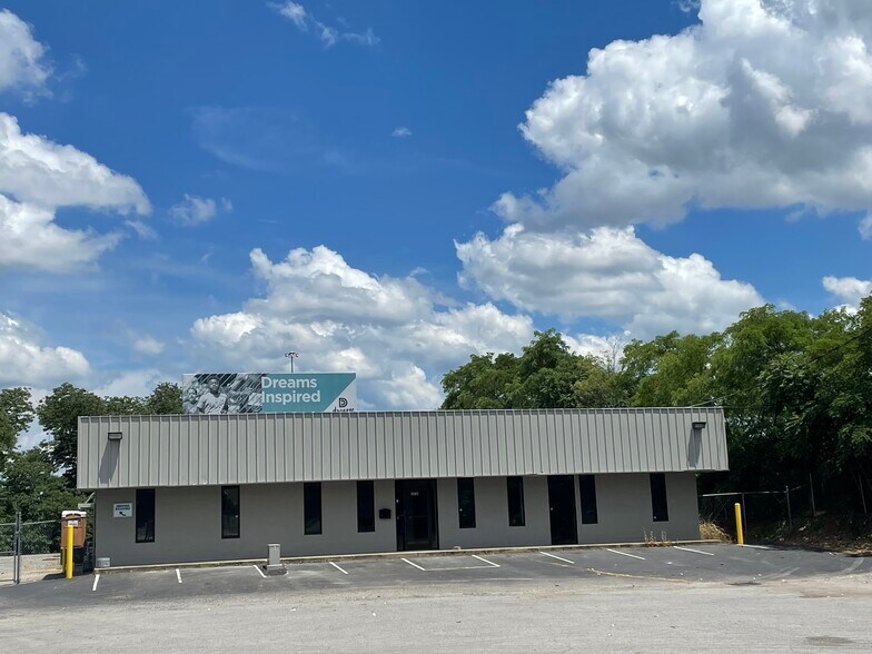 1470 Poplar Ln, Nashville, TN à louer - Photo du bâtiment - Image 3 de 5