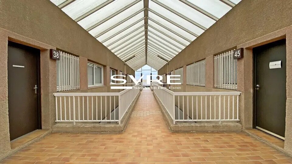 Office in Vitrolles for lease Primary Photo- Image 1 of 4