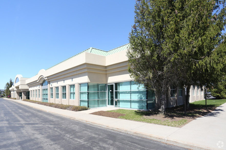 300 International Dr, Williamsville, NY for lease - Primary Photo - Image 1 of 5