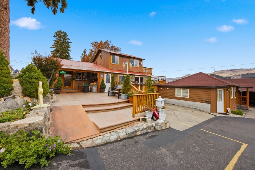 2044 W Woodin Ave, Chelan, WA à vendre - Photo du bâtiment - Image 3 de 6