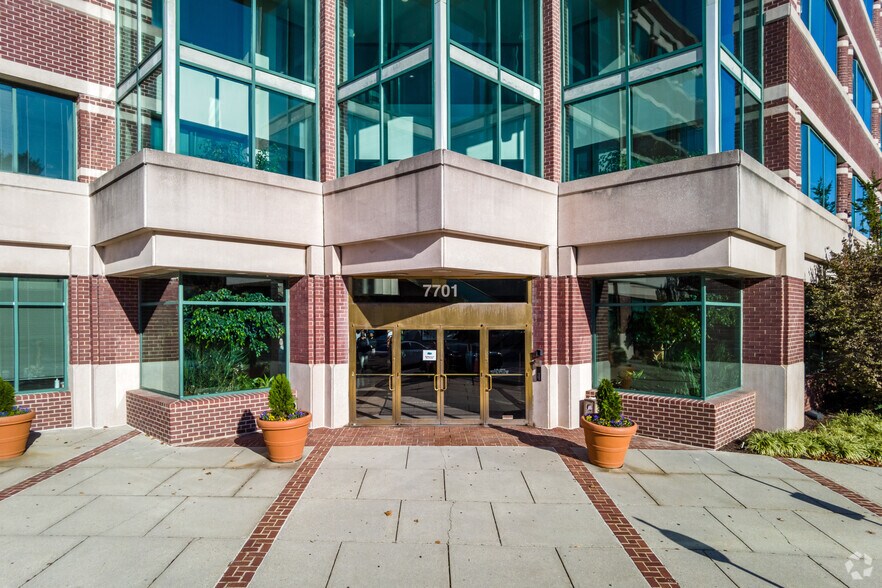 7701 Greenbelt Rd, Greenbelt, MD à louer - Photo du bâtiment - Image 3 de 8