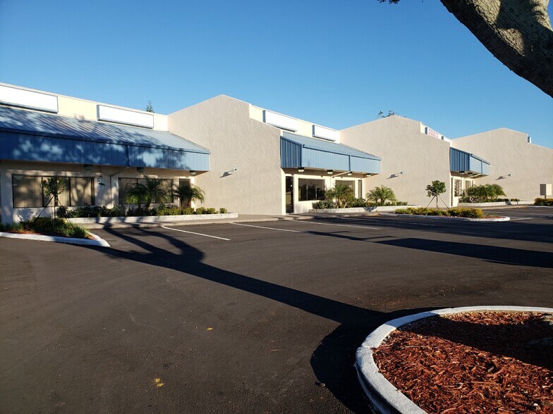 900-914 Dixon Blvd, Cocoa, FL à vendre - Photo du bâtiment - Image 3 de 5