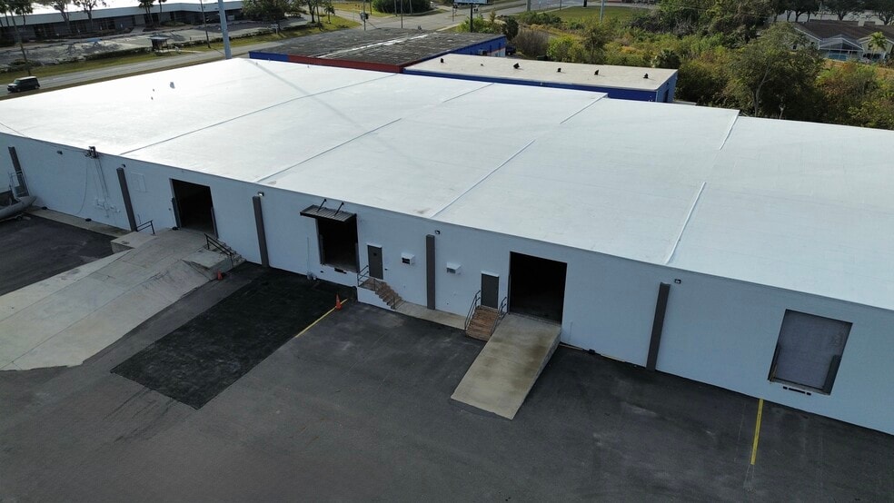 12388 Starkey Rd, Largo, FL for lease - Building Photo - Image 2 of 27