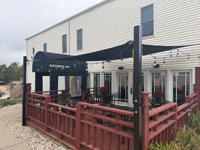 Plus de détails pour 15 N Main St, Deerfield, WI - Commerce de détail à vendre