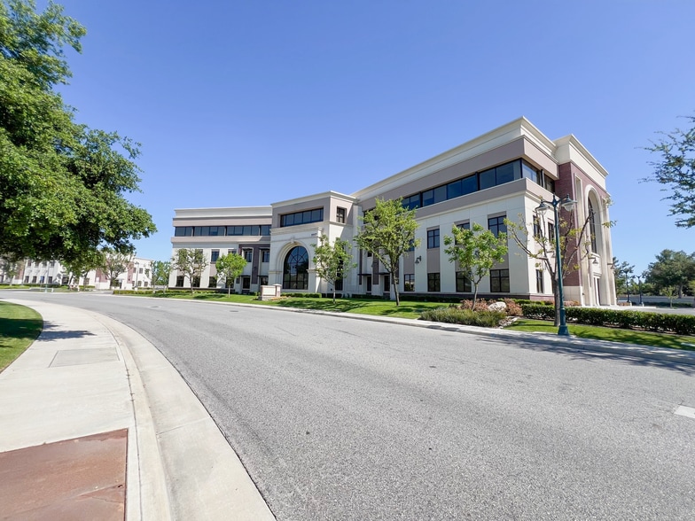 11117 River Run Blvd, Bakersfield, CA for lease - Building Photo - Image 3 of 12