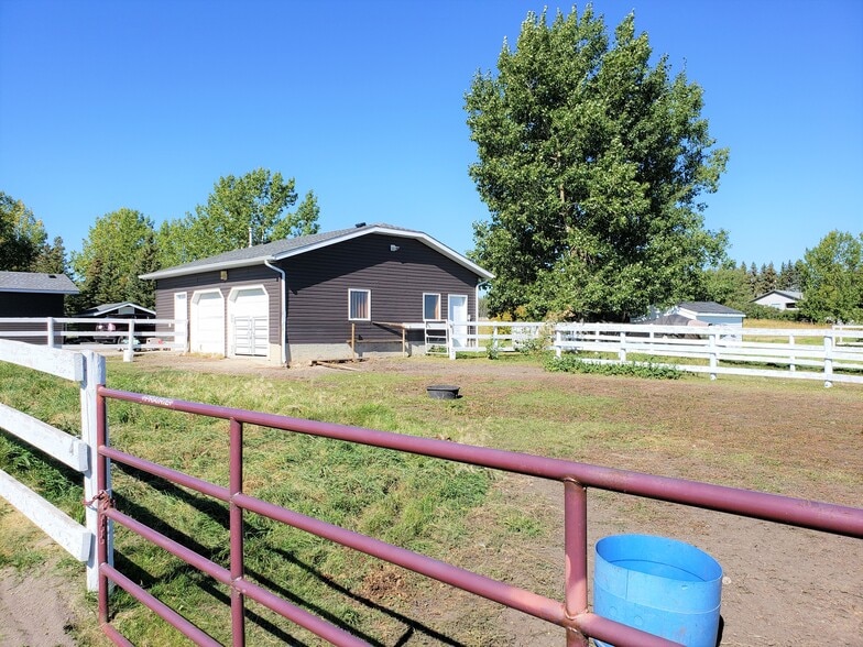 272210 Rge Rd 291 NE, Airdrie, AB for sale - Building Photo - Image 3 of 35