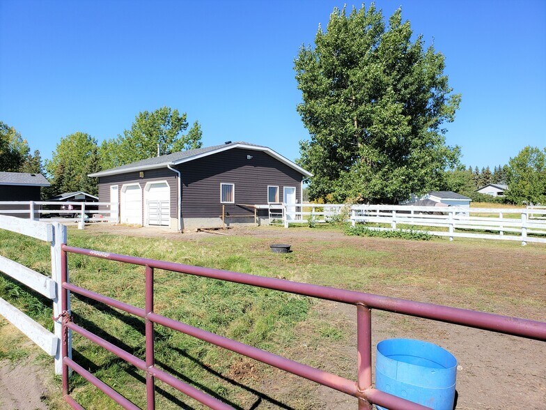 272210 Rge Rd 291 NE, Airdrie, AB à vendre - Photo du bâtiment - Image 3 de 35