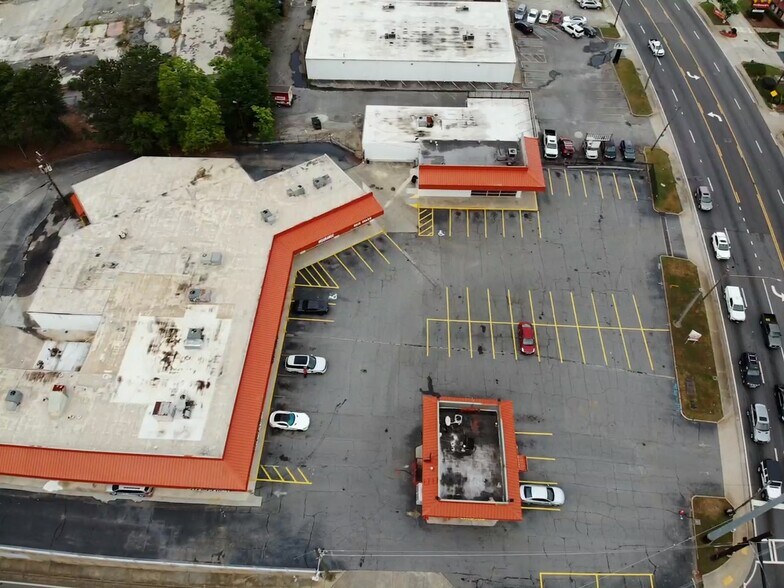 4002 Lawrenceville Hwy, Tucker, GA à louer - Photo du bâtiment - Image 2 de 6