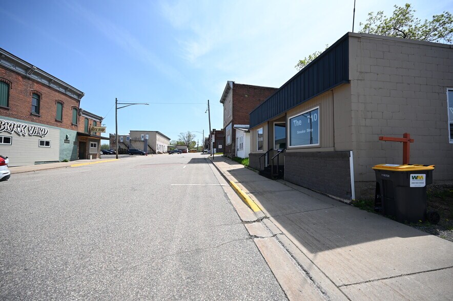 212 W 7th St, Neillsville, WI à vendre - Photo du bâtiment - Image 3 de 38
