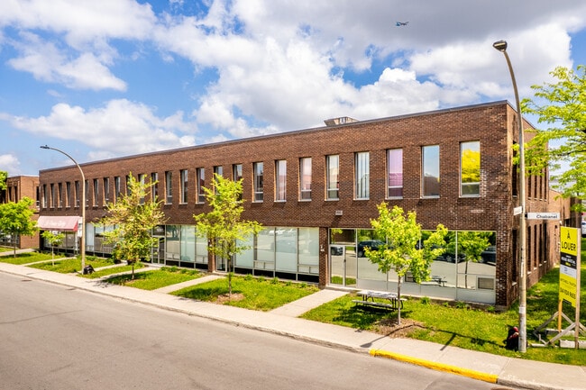 Plus de détails pour 1550-1590 Rue Chabanel O, Montréal, QC - Bureau à louer