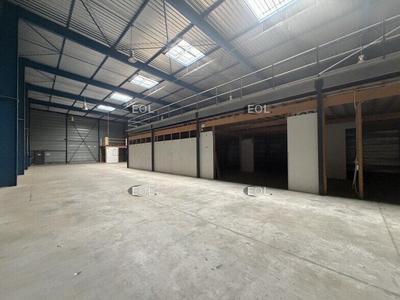 Flex in Morangis for lease - Interior Photo - Image 3 of 4