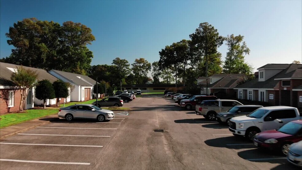 610 Thimble Shoals Blvd, Newport News, VA à louer - Vidéo sur l’inscription commerciale - Image 2 de 106