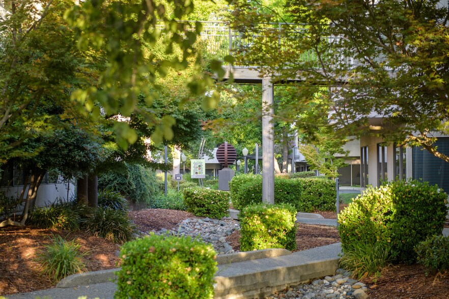 1321 Howe Ave, Sacramento, CA à louer - Photo du bâtiment - Image 3 de 9