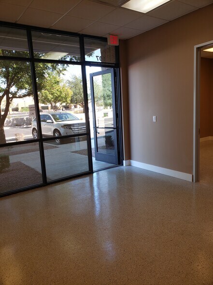 7235 E Hampton Ave, Mesa, AZ à vendre - Photo du bâtiment - Image 2 de 13