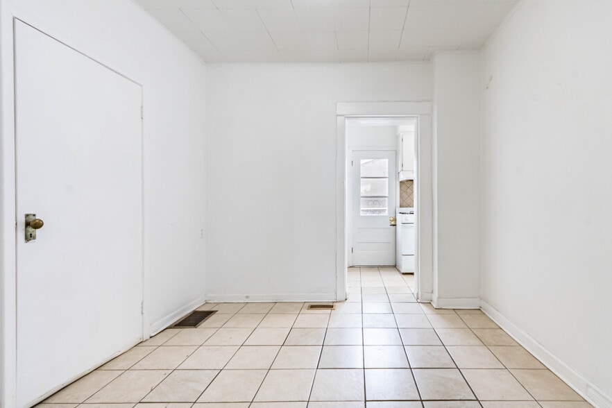 740 Lansdowne Av, Toronto, ON for sale - Building Photo - Image 3 of 25
