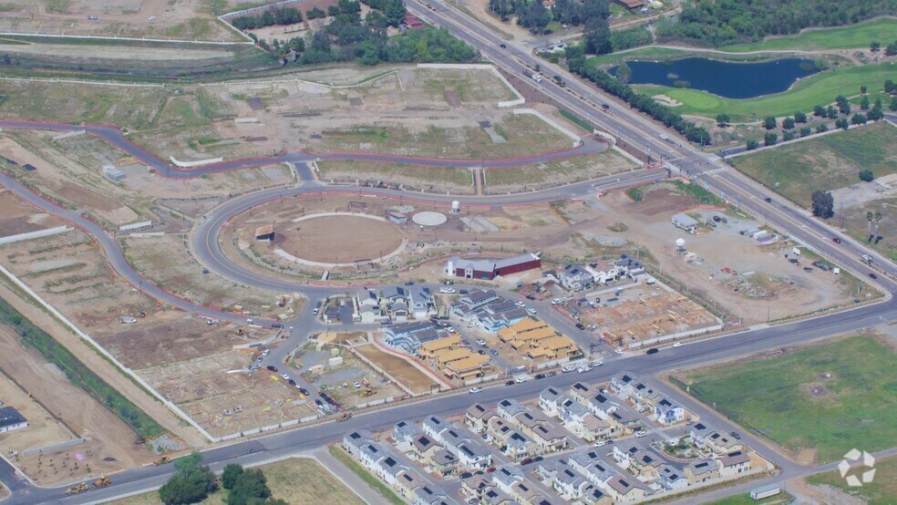 Valley Center Rd, Valley Center, CA à vendre - Vidéo aérienne - Image 2 de 6