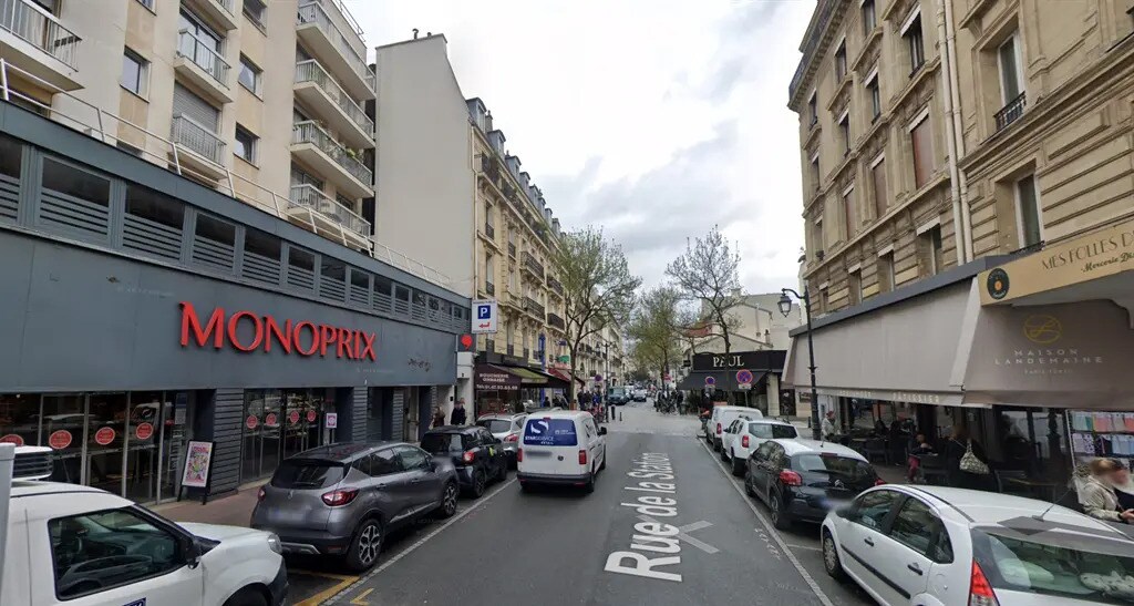 Retail in Asnières-sur-Seine for lease Primary Photo- Image 1 of 3