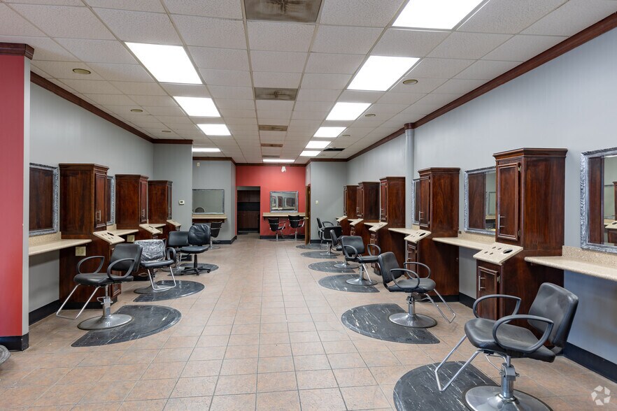 5407-5507 FM 1960 Rd, Houston, TX for lease - Interior Photo - Image 3 of 5