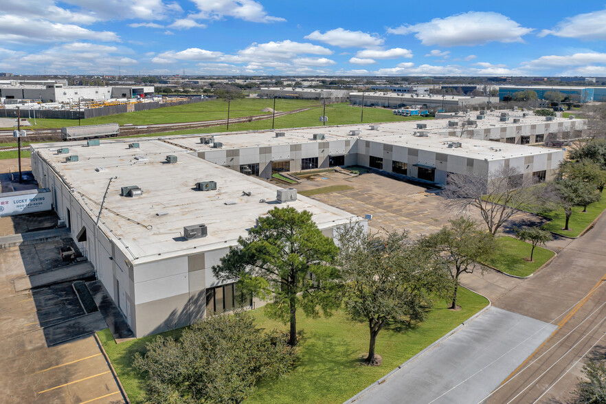 700-766 Industrial Blvd, Sugar Land, TX for sale - Building Photo - Image 1 of 1