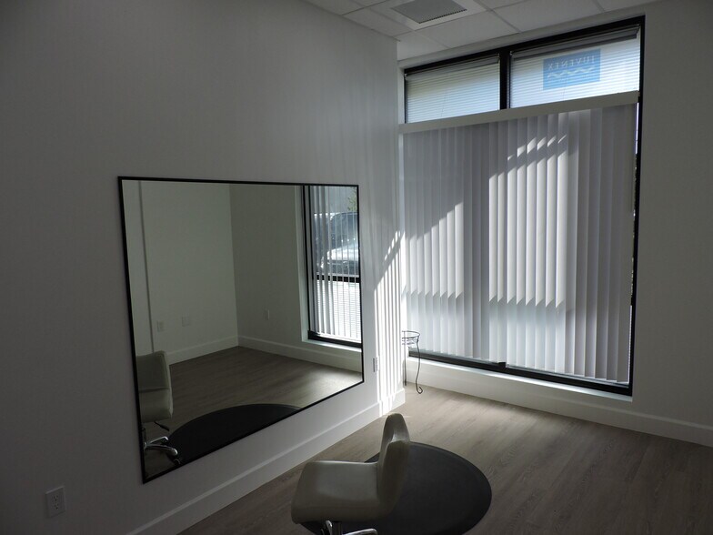 2669 Davis Blvd, Naples, FL à louer - Photo du bâtiment - Image 3 de 7