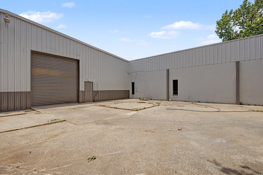 7031 TX-75, Huntsville, TX à louer - Photo du bâtiment - Image 2 de 10