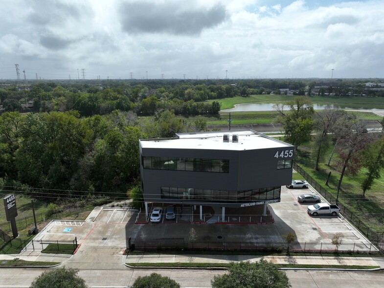 4455 N Braeswood Blvd, Houston, TX for lease - Building Photo - Image 1 of 45