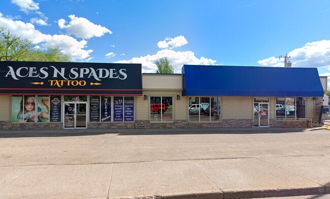 Plus de détails pour 12205 118th Ave NW, Edmonton, AB - Commerce de détail à louer