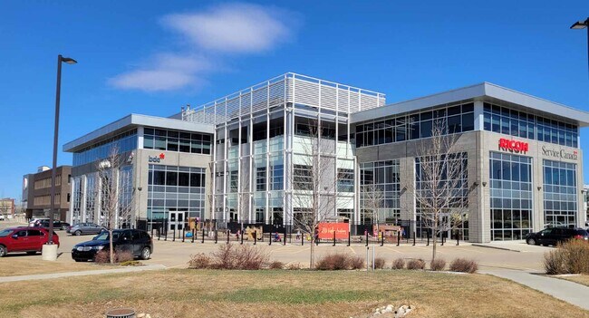 Plus de détails pour 16904-16952 107th Ave NW, Edmonton, AB - Bureau à louer