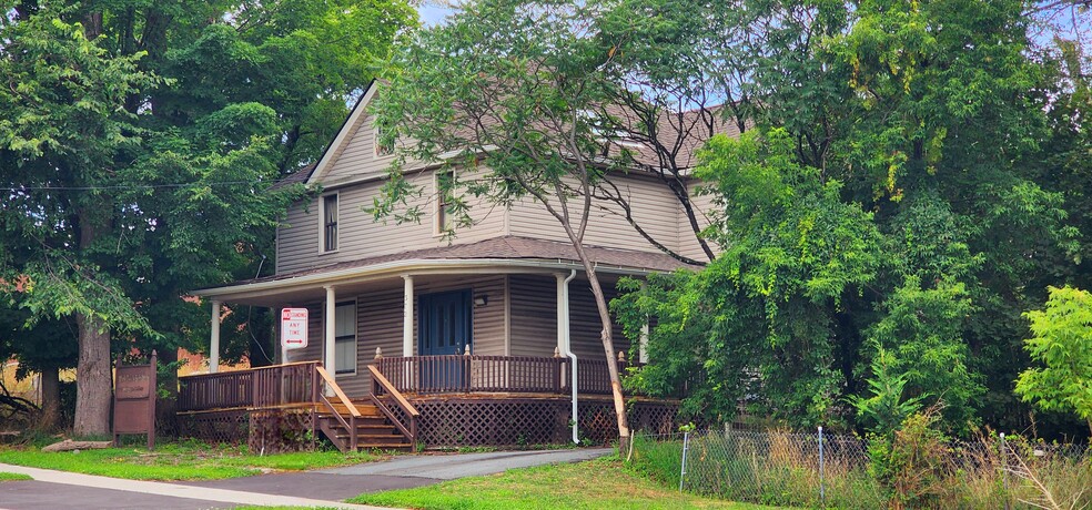 372 E Broadway, Monticello, NY à louer - Photo principale - Image 1 de 3