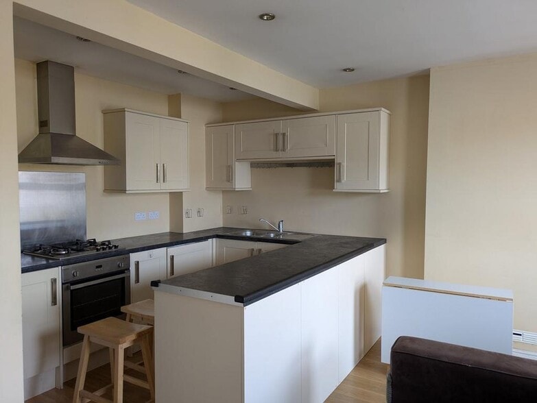 35-35A Madrid Rd, Guildford for sale - Building Photo - Image 3 of 3