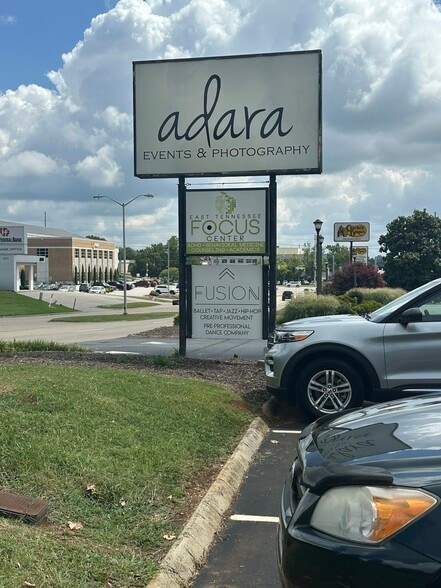 9220 Park West Blvd, Knoxville, TN for lease - Building Photo - Image 2 of 8