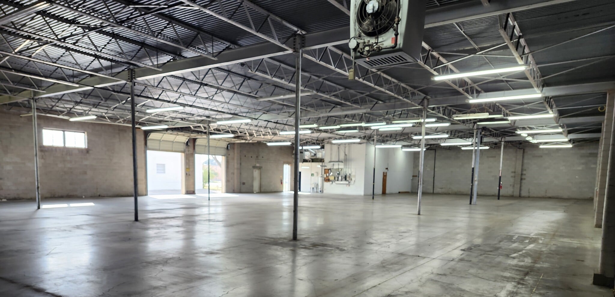 9120 Premier Row, Dallas, TX for sale Interior Photo- Image 1 of 1