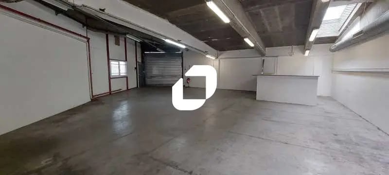 Flex in Aubervilliers for lease - Interior Photo - Image 3 of 12