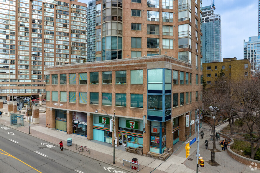 1033 Bay St, Toronto, ON à vendre - Photo du bâtiment - Image 2 de 5