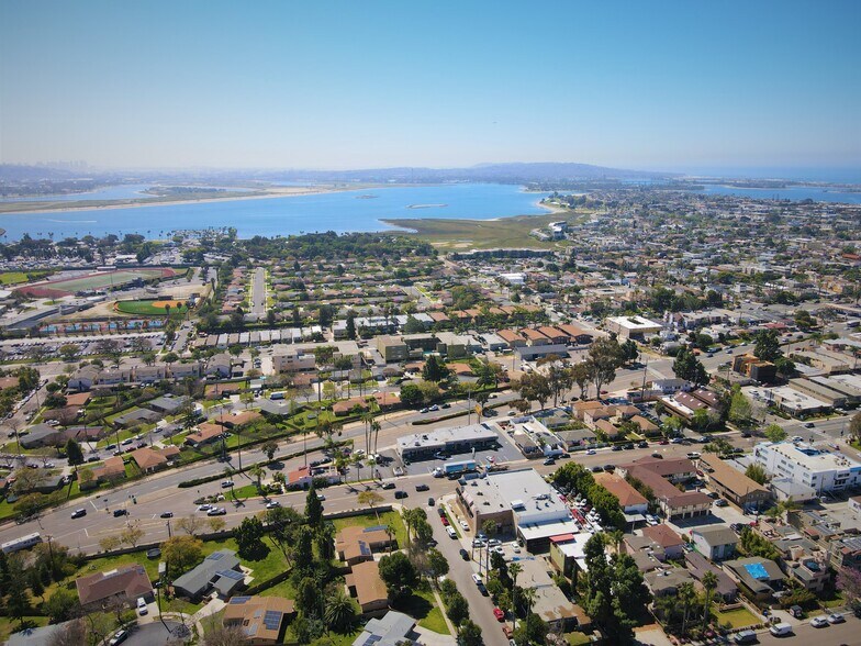 2263 Garnet Ave, San Diego, CA à louer - Photo du bâtiment - Image 3 de 3