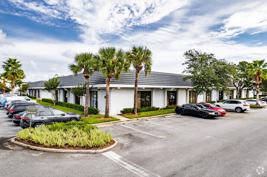 7041 Grand National Dr, Orlando, FL à louer - Photo du bâtiment - Image 2 de 9
