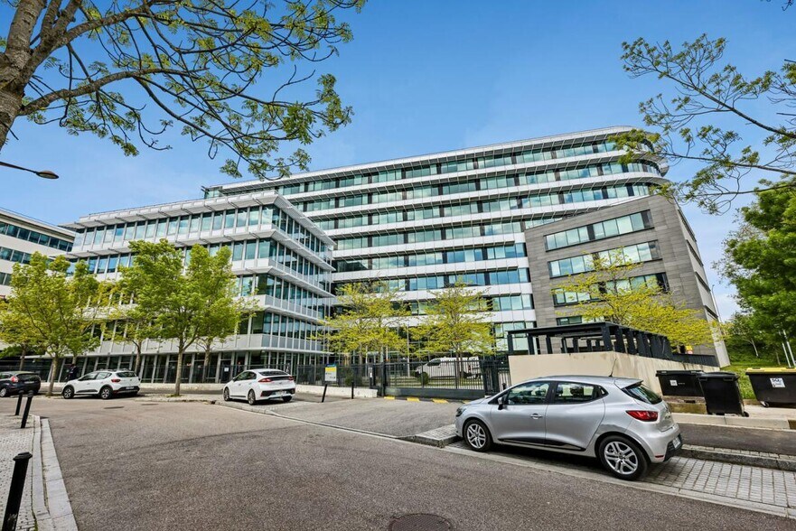 8 Avenue De Lunca, Montigny-le-Bretonneux for lease - Building Photo - Image 1 of 14
