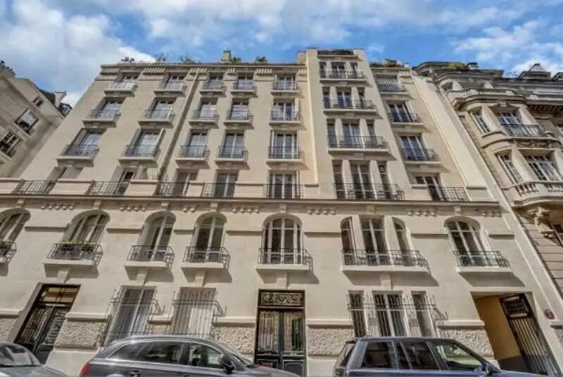 Immeuble residentiel dans Paris à vendre - Photo du bâtiment - Image 3 de 7
