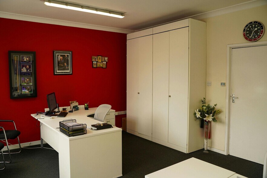 1 Lowbrook Ln, Solihull à vendre - Photo du bâtiment - Image 3 de 15